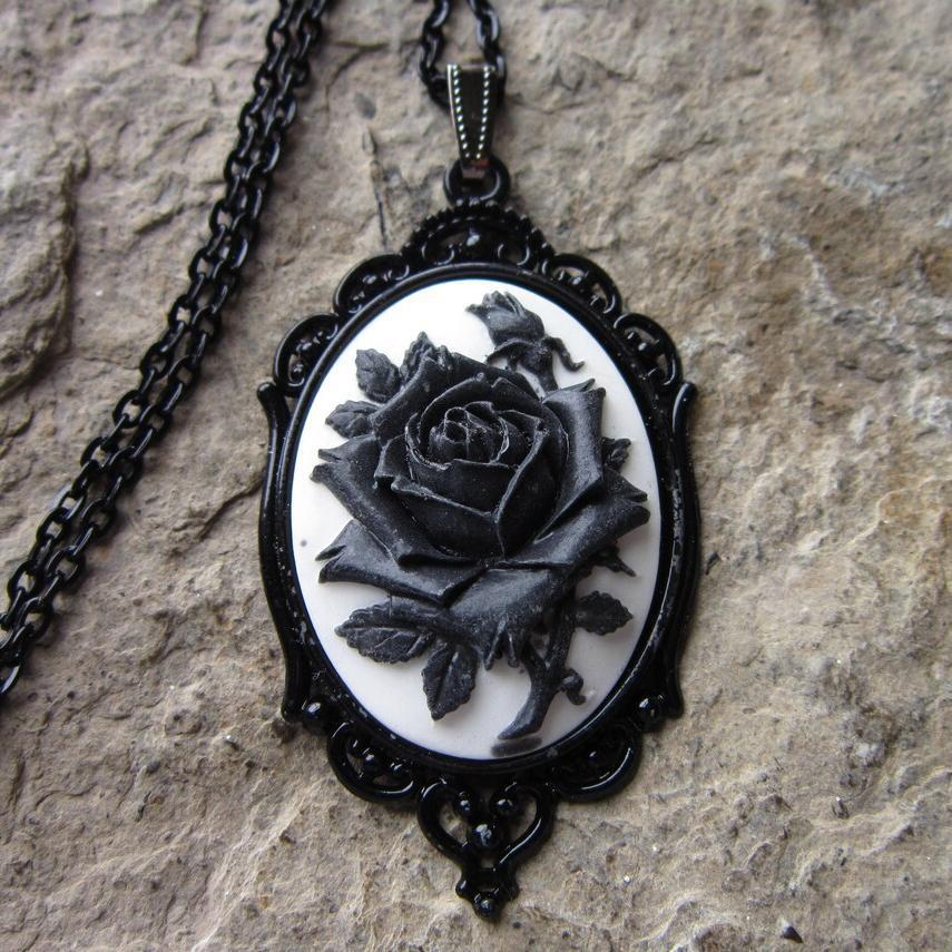 Victoria Black Rose With White Or White Rose With Black Necklace
