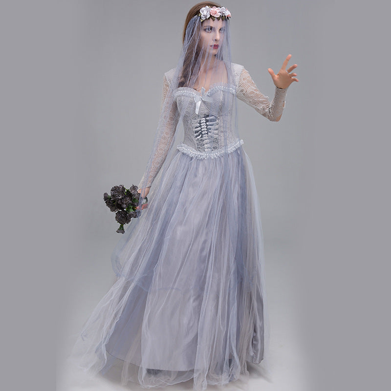 A woman in a Maramalive™ Halloween Costume Horror Dress Phantom is holding a veil.