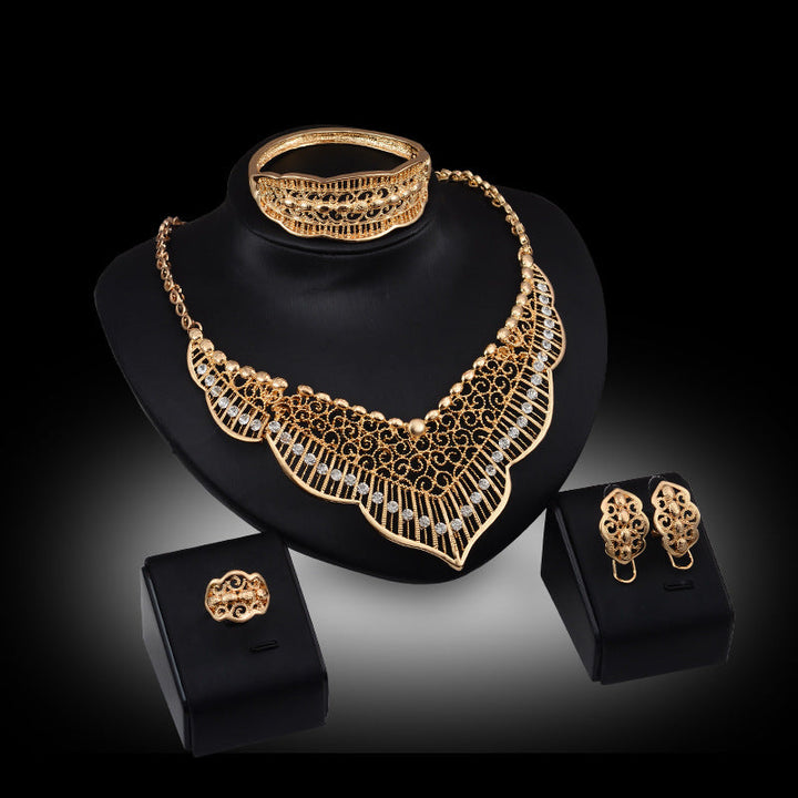 A Gold Indian Bridal Jewelry Sets by Maramalive™.