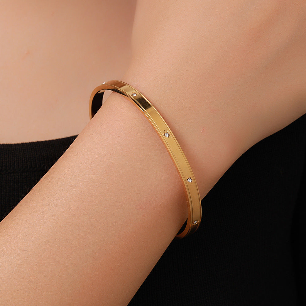 A woman's wrist with a Maramalive™ Six-pointed Star Diamond Open-ended Bracelet.