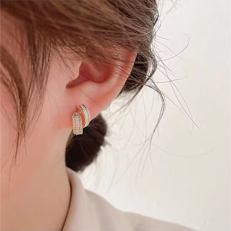 A woman's ear with the Maramalive™ Women's Temperament Fashion Simple Geometric Earrings.