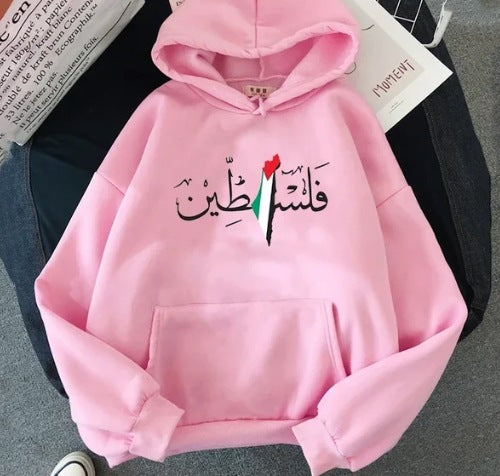The Maramalive™ Autumn And Winter Fleece Warm Hoodie Jacket Casual Sweatshirt is a pink winter hooded pullover featuring Arabic text and a graphic on the front, adorned with the Palestinian flag. Made from durable Polyester, this men's hoodie combines comfort and style effortlessly.