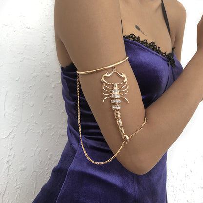 A mannequin wearing a Maramalive™ Gothic Scorpion Armband.