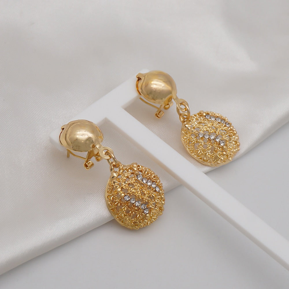 A Maramalive™ Fine Gold Jewelry Set with diamonds.