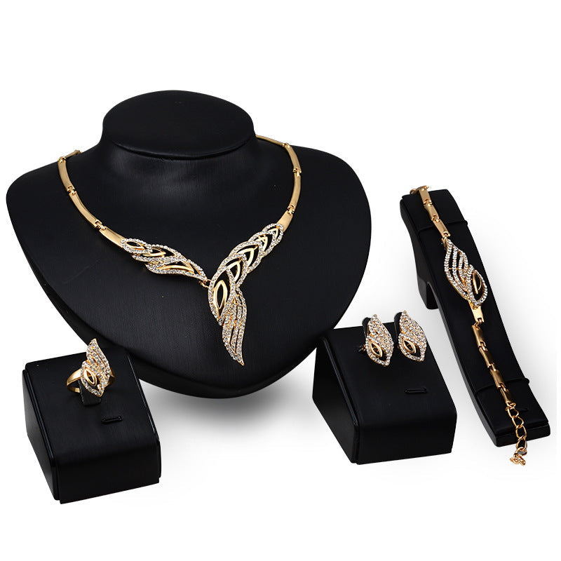 A Gold Indian Bridal Jewelry Sets by Maramalive™.