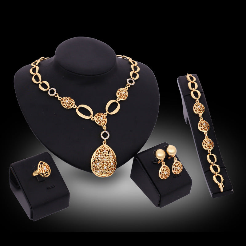 A Gold Indian Bridal Jewelry Sets by Maramalive™.