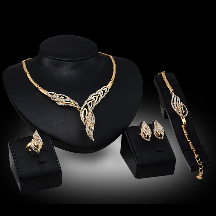 A Gold Indian Bridal Jewelry Sets by Maramalive™.