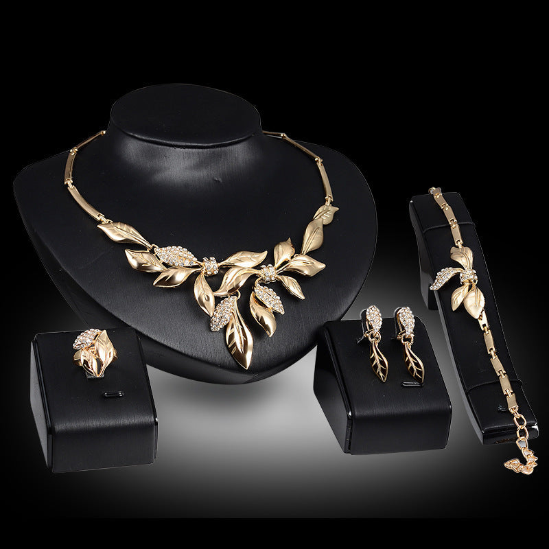 A Gold Indian Bridal Jewelry Sets by Maramalive™.